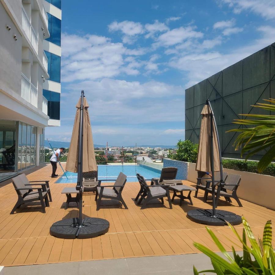 Inspiria Abreeza Davao Aparthotel Exteriör bild